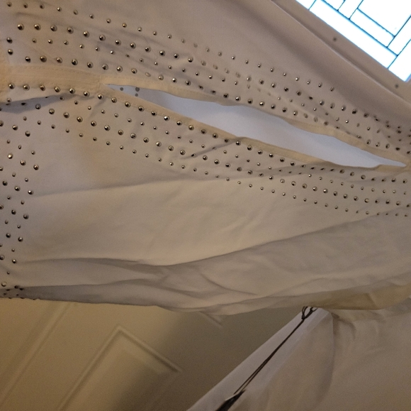 Size L White Stud Front Top - Picture 4 of 4